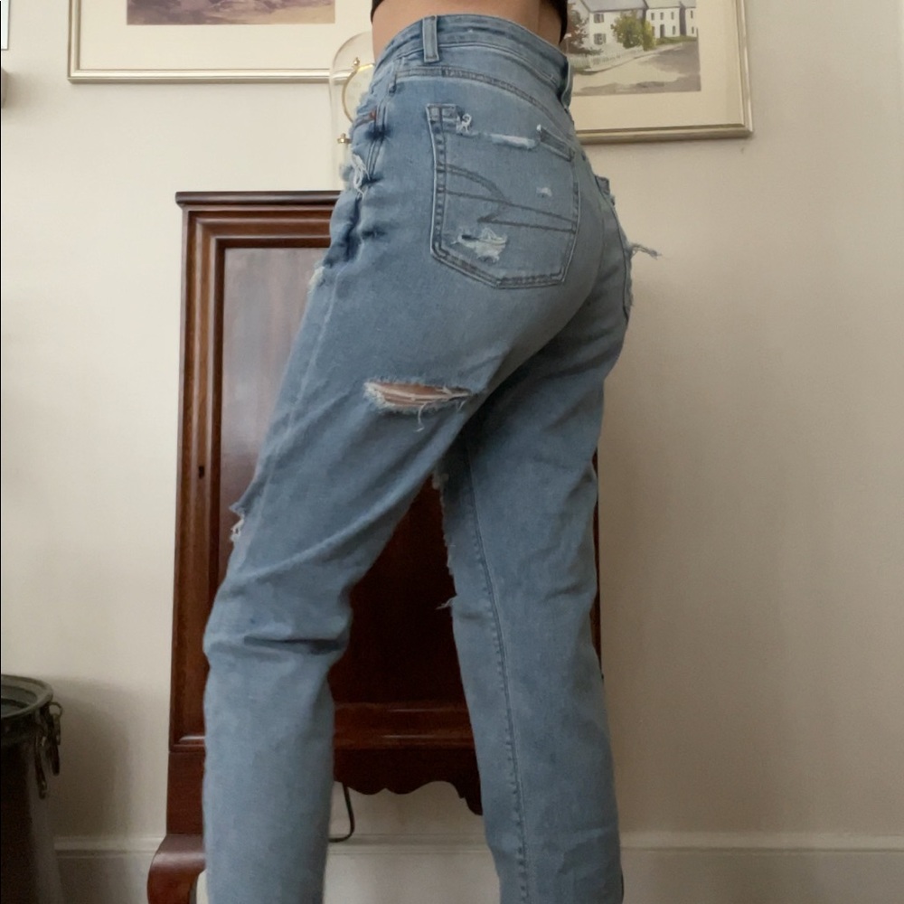 NWOT American Eagle Ripped Mom Jeans